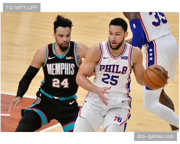 鲁迪·盖伊突破解围核心防守助力球队提升关键时刻得分效率